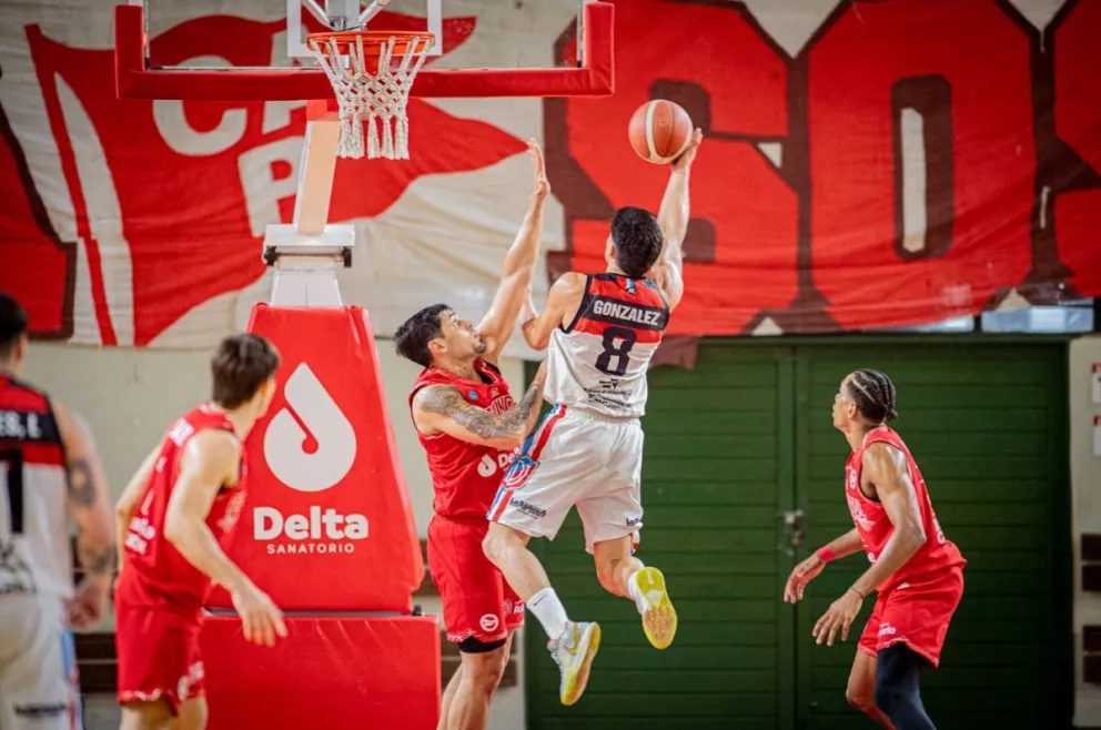 Viedma hizo un muy buen juego, pero terminó perdiendo en Rosario. Fotos: gentileza.