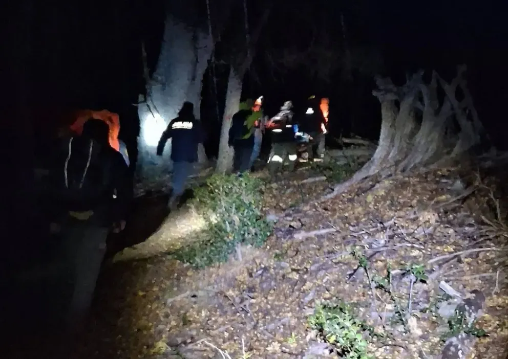 Alrededor de las 21:00 horas se procedió a la evacuación y traslado del cuerpo a la morgue del Hospital Oscar Arraiz.
