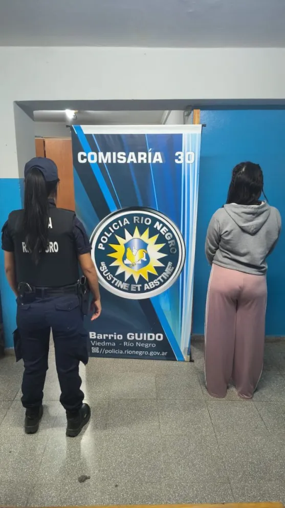 La mujer fue trasladada a una dependencia policial. Foto: Policía de Río Negro.