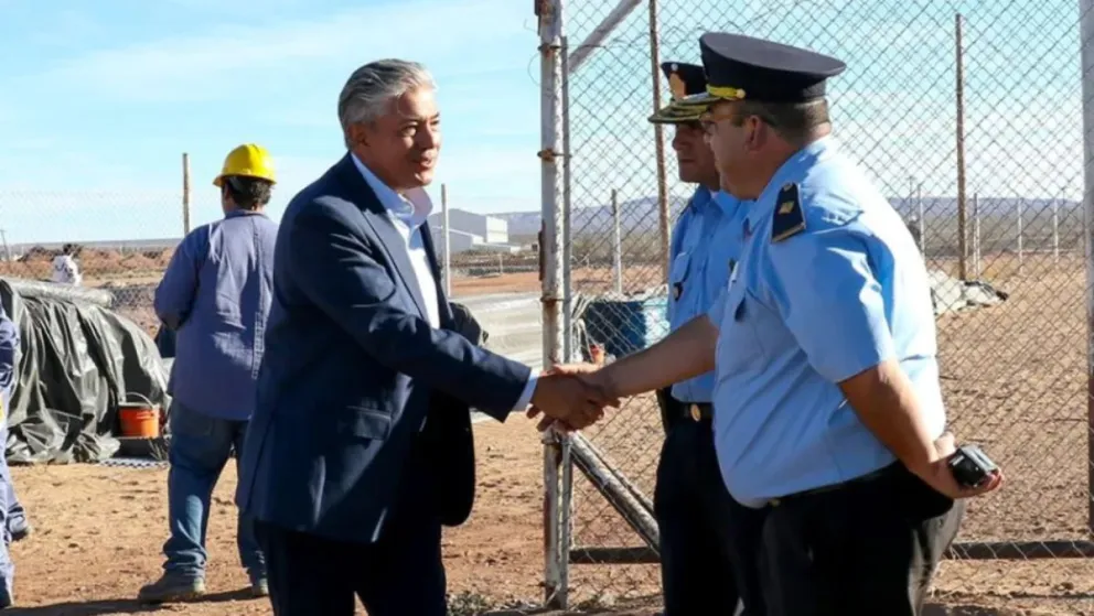 El gobernador recorrió la obra.