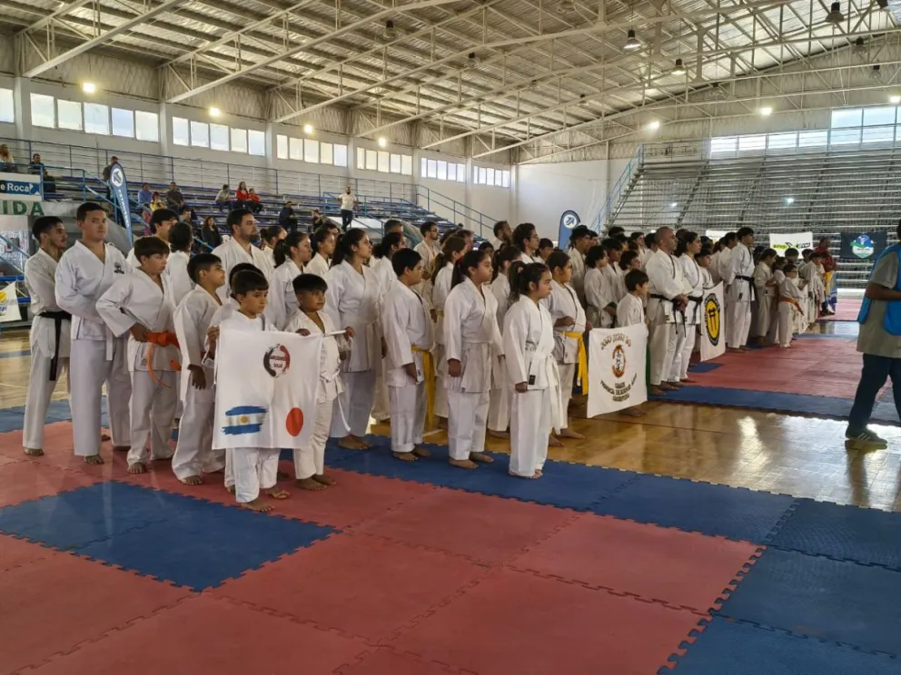 El polideportivo Gimena López, em Roca, fue el escenario del Open. Fotos: gentileza.