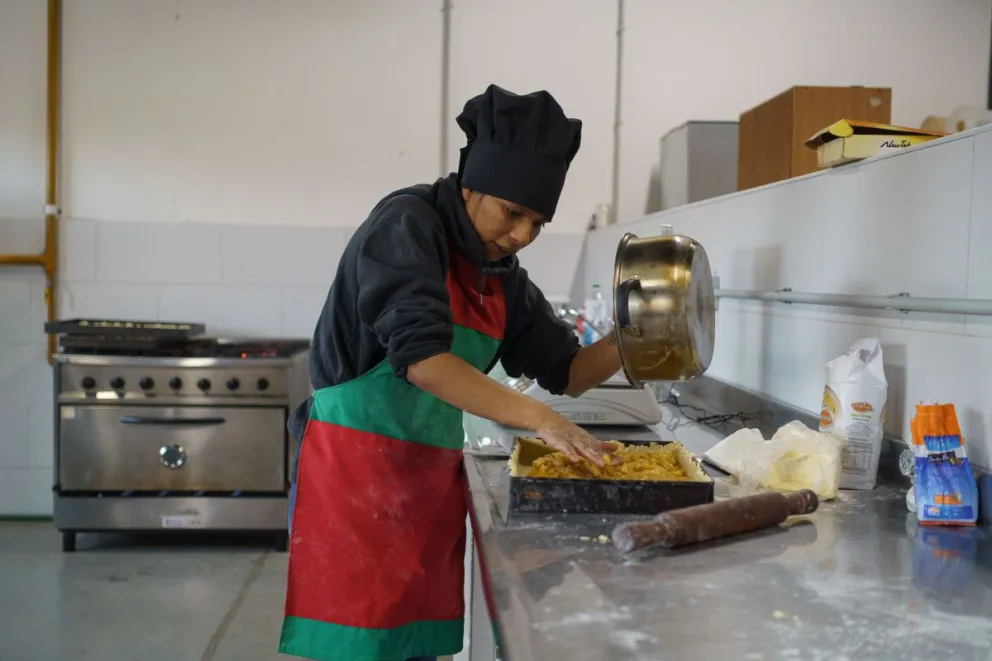 La panadería social abre lunes, miércoles y viernes en ruta 40 al lado del centro de adultos mayores Amanecer. Fotos: Marcelo Martínez.