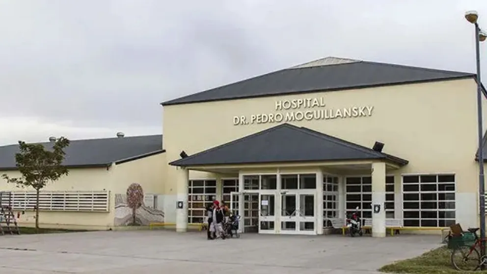 El hombre permanece internado en el hospital de Cipolletti.