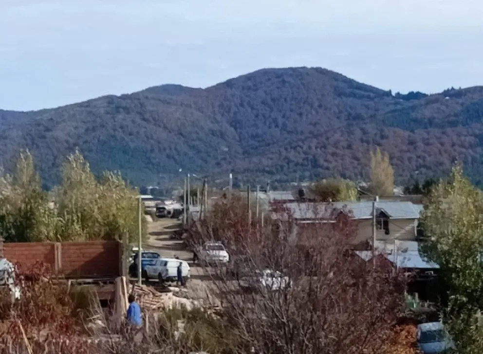 Continúa el trabajo de Criminalística en la vivienda. Foto: ANB
