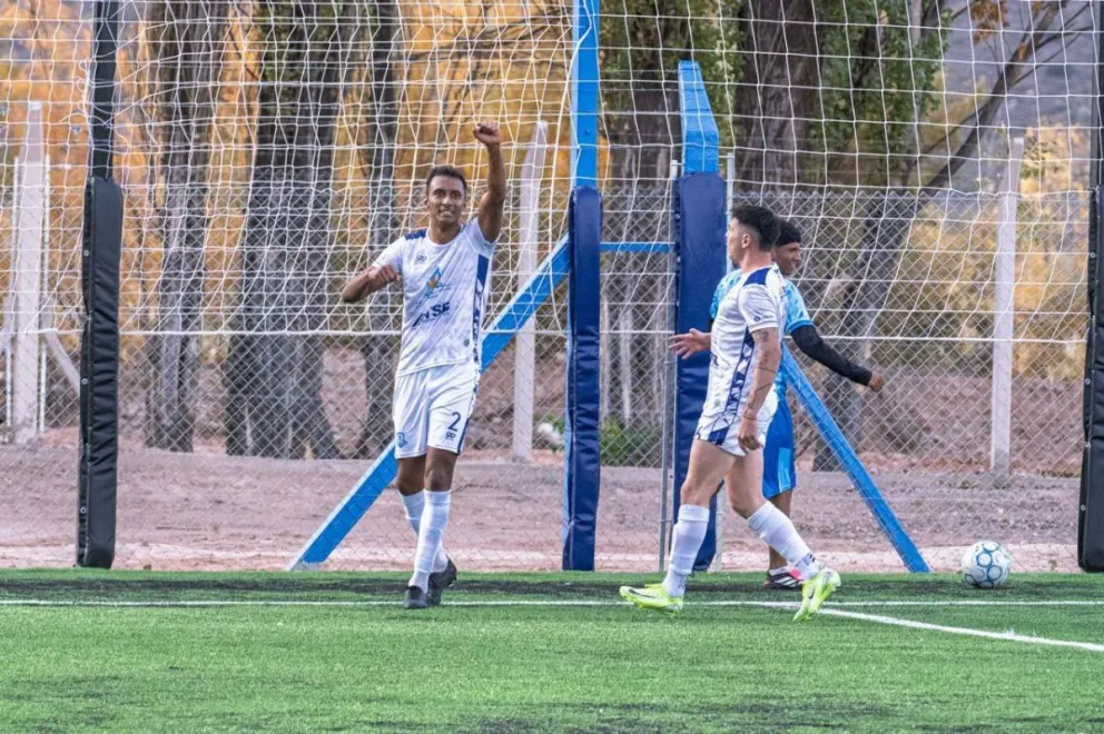 Rodrigo Herrera festeja su gol, uno que valió la victoria de Rincón. Foto: RDLS Noticias.