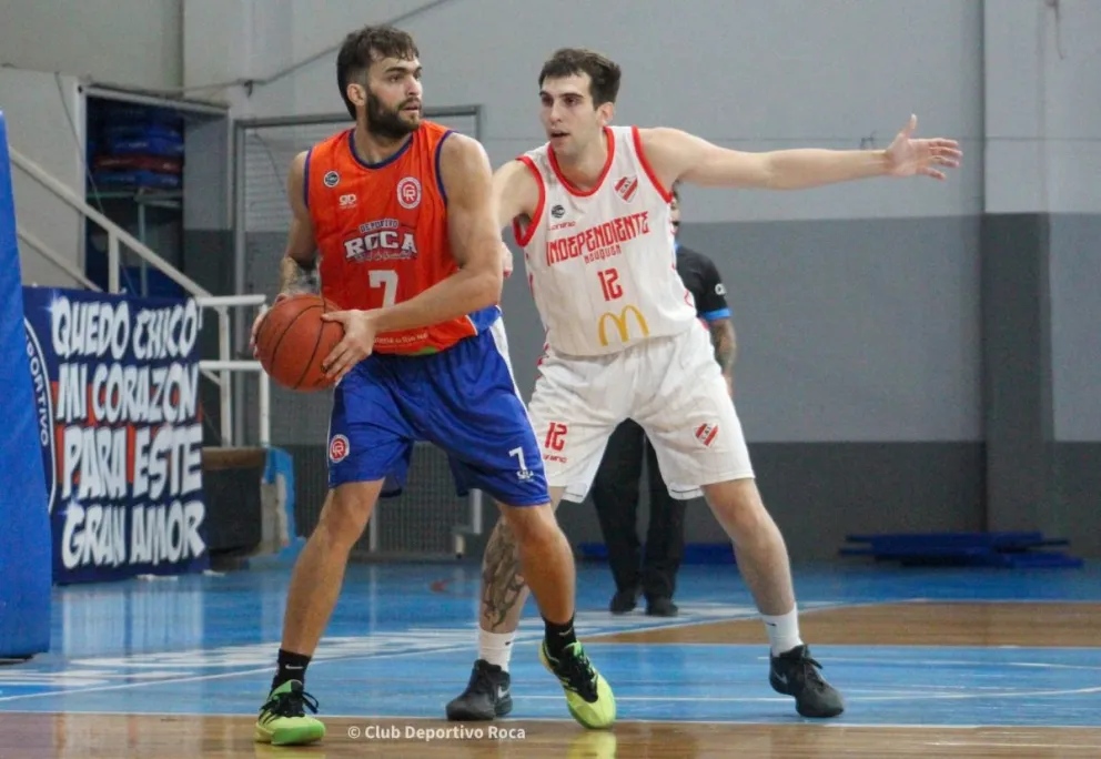 Sagarzazu (Roca) y Marcon (Independiente) se enfrentaron en el juego interno. Foto: archivo.