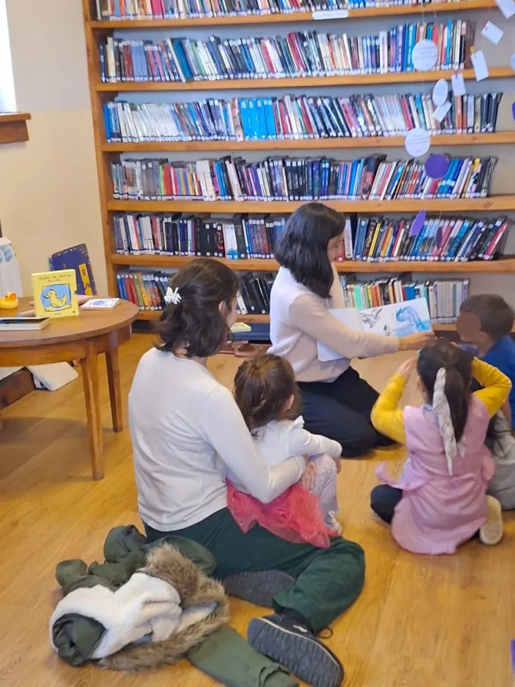 La sala de literatura infanto juvenil de la biblioteca cuenta con más de 6.000 ejemplares diseñado especialmente para niñas, niños y jóvenes. Foto: Prensa Biblioteca Sarmiento. 