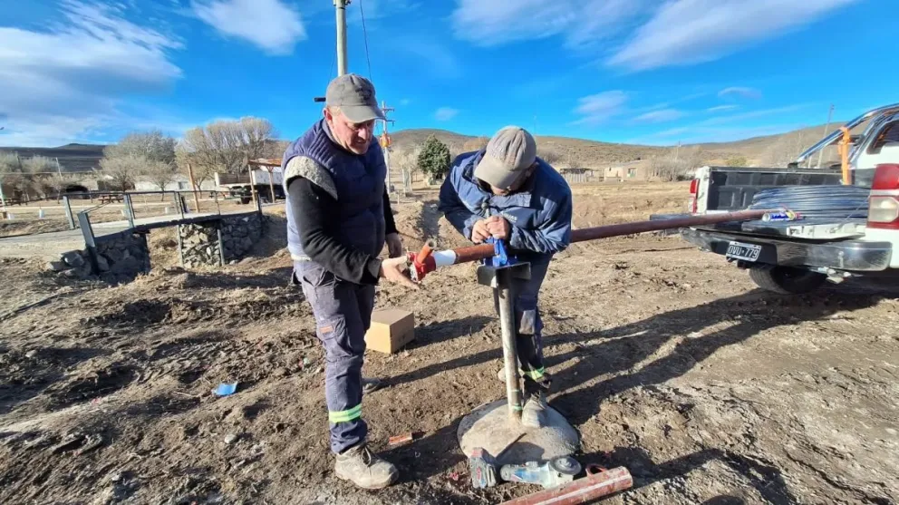 En los próximos días se realizará la instalación de tanques de agua domiciliarios. Foto: gobierno de Río Negro.