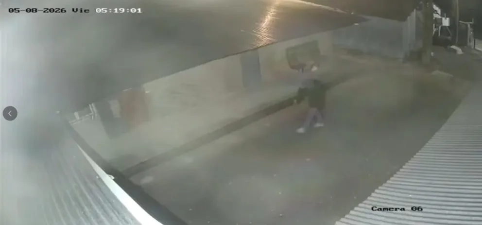 Las cámara de seguridad captaron todos los movimientos realizados por el ladrón. Foto captura video / Gentileza. 