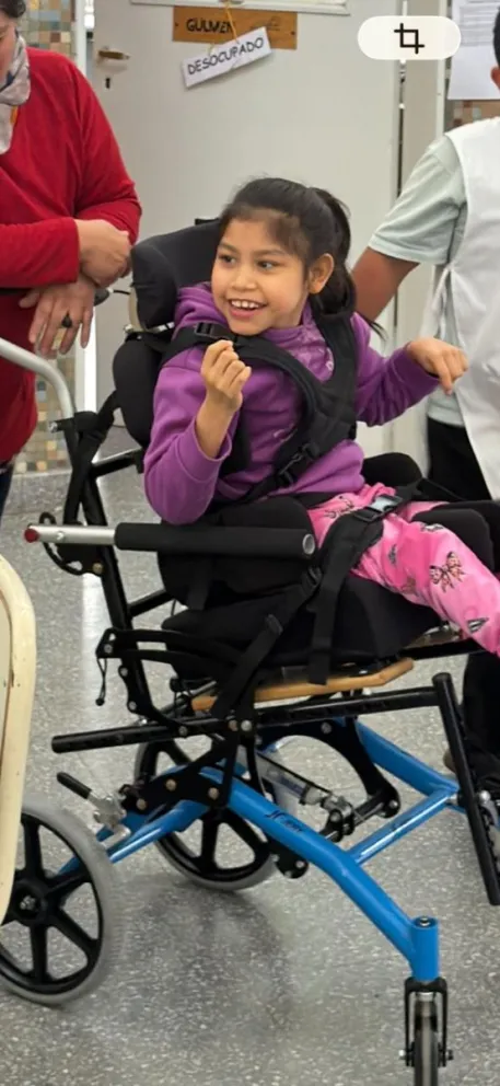 "Mili" recibió una silla que será de ella y podrá utilizar donde quiera. Foto: gentileza.
