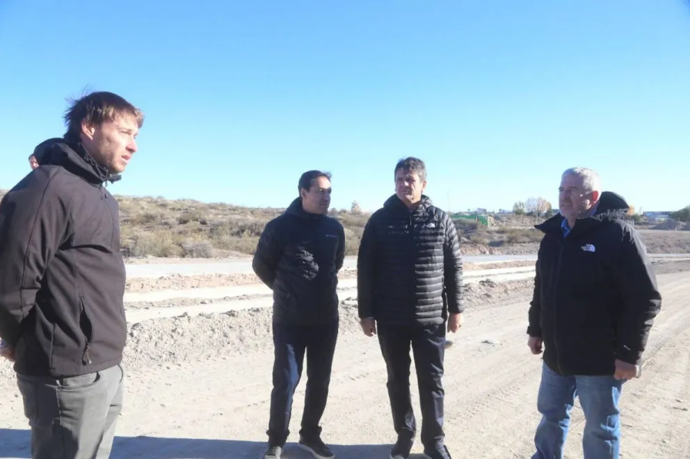 El intendente recorre las obras en la ciudad.