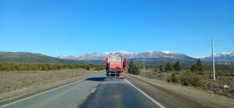 El objetivo de estas acciones es prevenir la formación de hielo sobre la calzada frente a las bajas temperaturas. Foto gentileza 