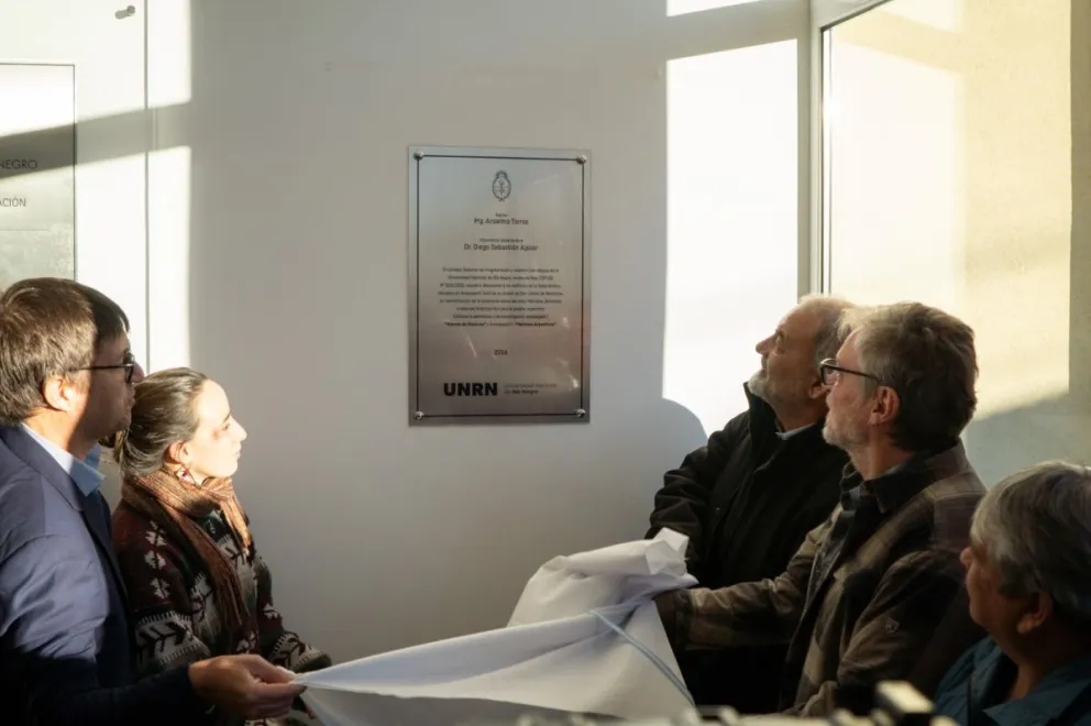 El nombramiento de los edificios busca fortalecer la convicción sobre los derechos soberanos argentinos sobre las Islas Malvinas. Fotos: Bariloche Informa.