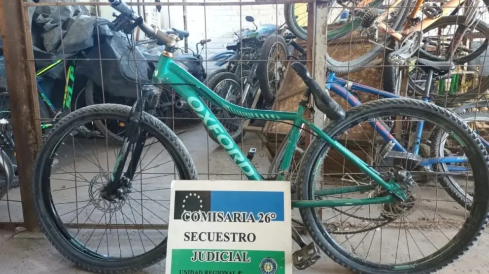 La bicicleta recuperada en el allanamiento.
