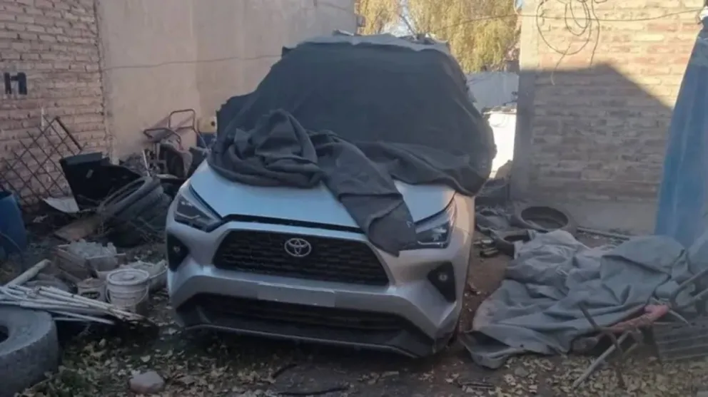 Así encontraron el auto robado en Cipolletti.