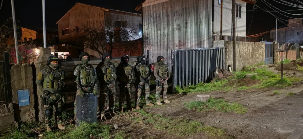 En las últimas horas hubo allanamientos y una persecución que terminó con tres detenidos posiblemente vinculados a la causa. Foto: gentileza.
