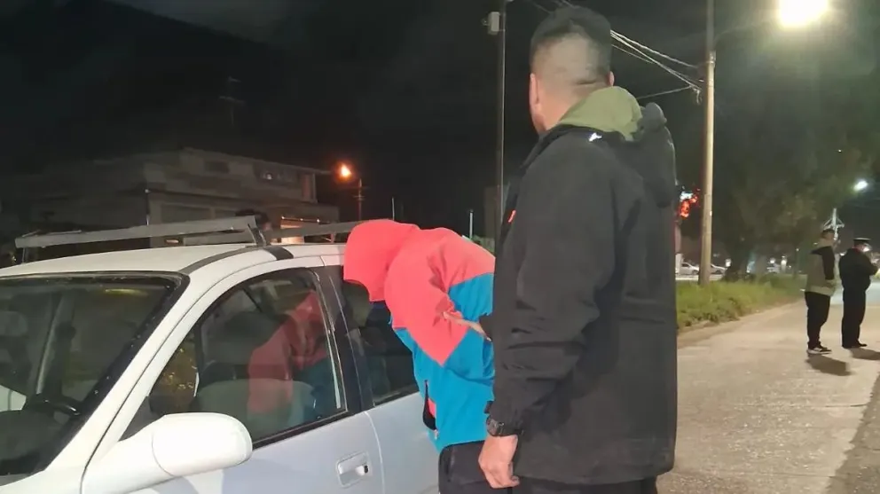 El detenido fue interceptado tras una larga persecución por avenida Bustillo. Fotos: Gobierno de Río Negro.