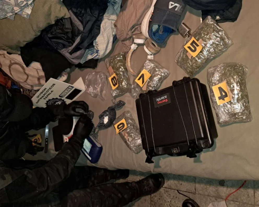 Elementos secuestrados durante el operativo.