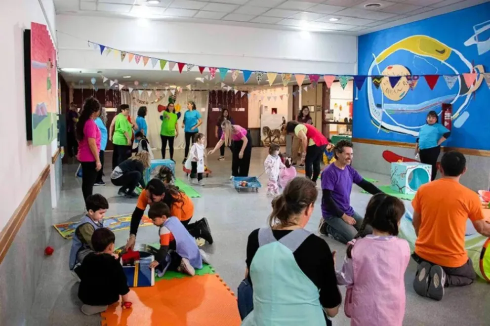 Para acercar el material y las líneas pedagógicas que se trabajan en el taller, de manera situada, alcanzando a niños, niñas y adolescentes.