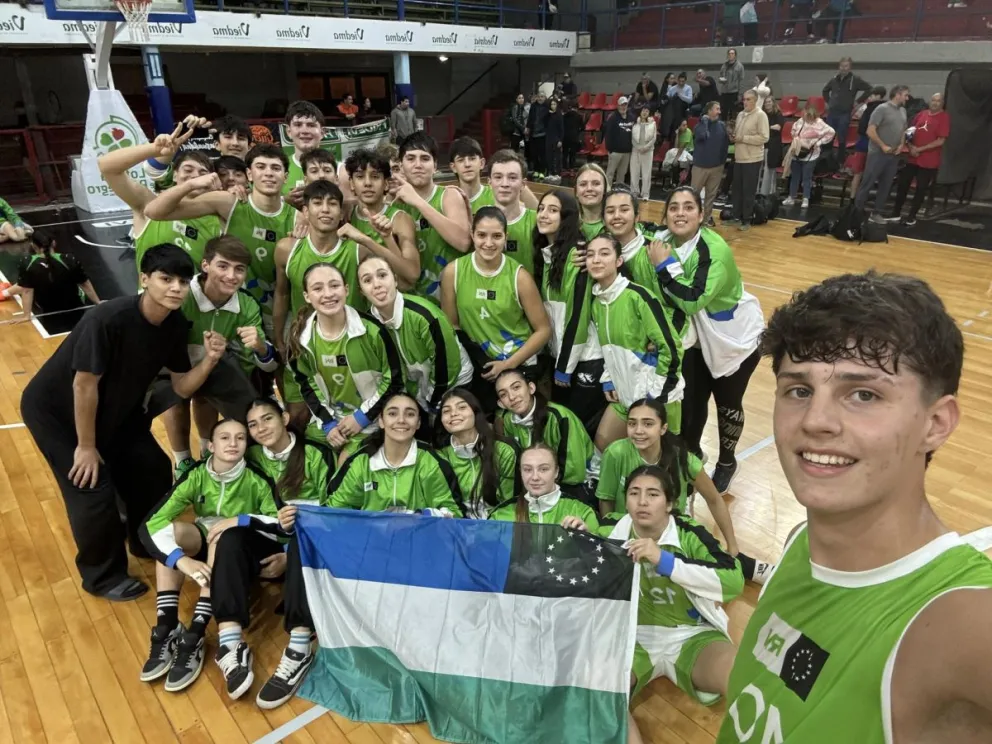 El básquet fue oro en masculino y plata en femenino. Se jugó en Viedma. Foto: gentileza.