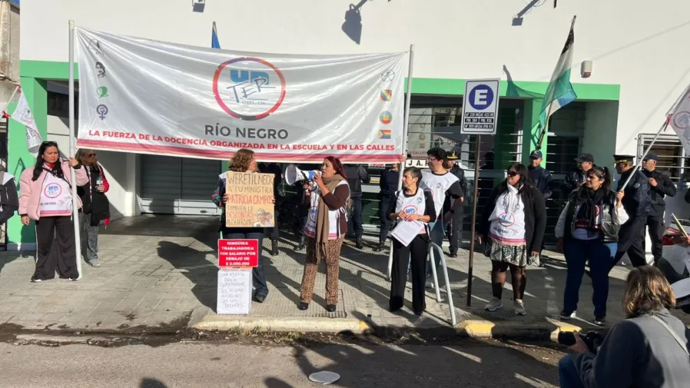 Los docentes reclaman una propuesta salarial acorde "a la crisis que atravesamos". Foto: UnTER. 