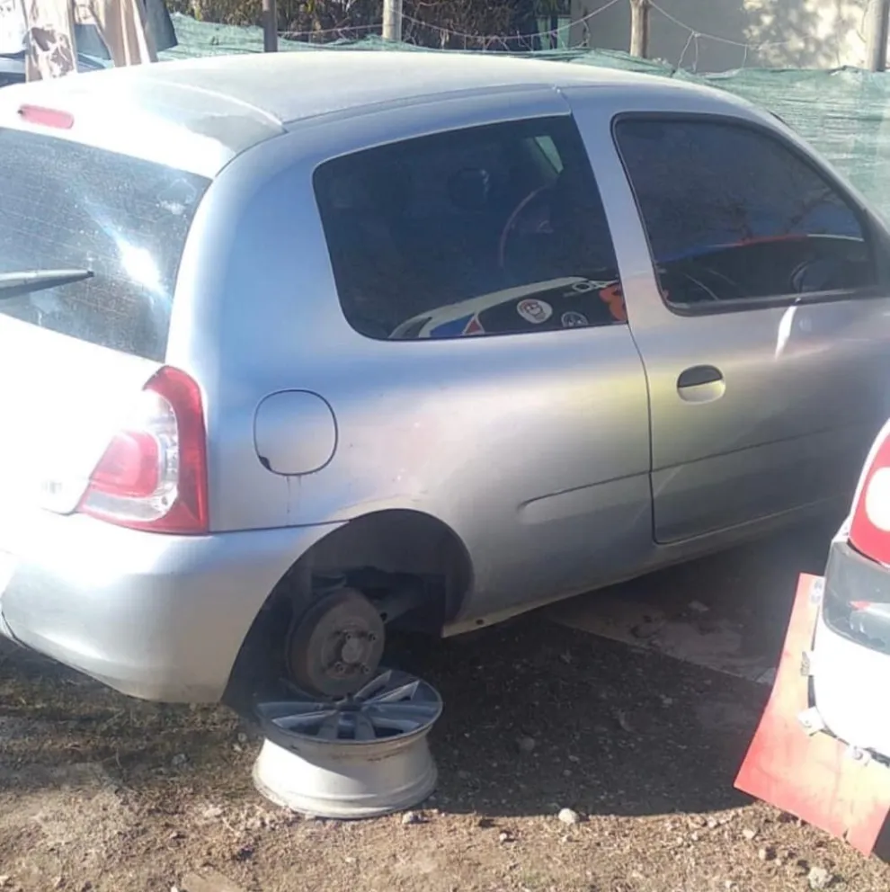 El vehículo fue hallado en un taller del barrio 2 de abril. Foto gentileza. 