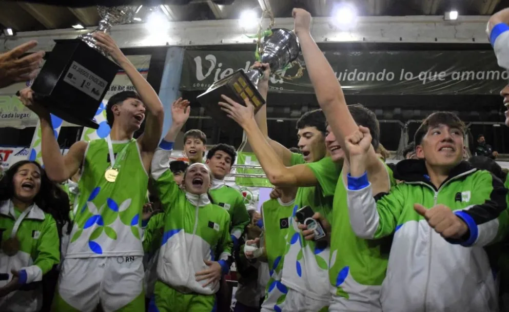 El básquet fue oro en masculino y plata en femenino. Se jugó en Viedma. Foto: gentileza.