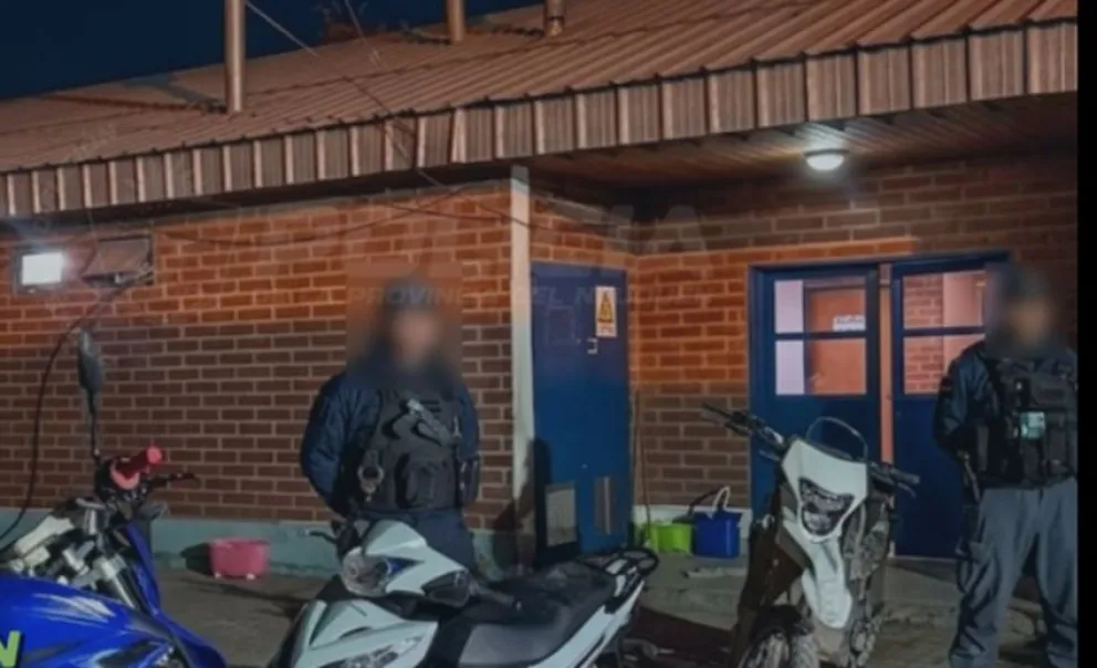 Loss policias, además, recuperaron otra moto robada.