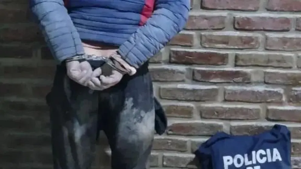 El hombre intentó volver a huir, pero fue rápidamente capturado.
