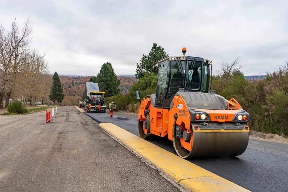El mantenimiento de la ruta 48 es crucial para la localidad de San Martín de los Andes. Fotos: Gobierno de Neuquén. 