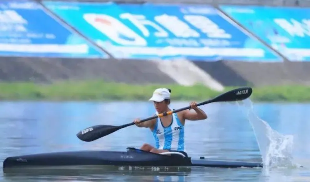 Collueque en acción en aguas chinas. Otra experiencia con el seleccionado nacional. Foto: gentileza.