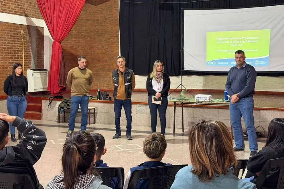 Talleres de capacitación contra el bullying.