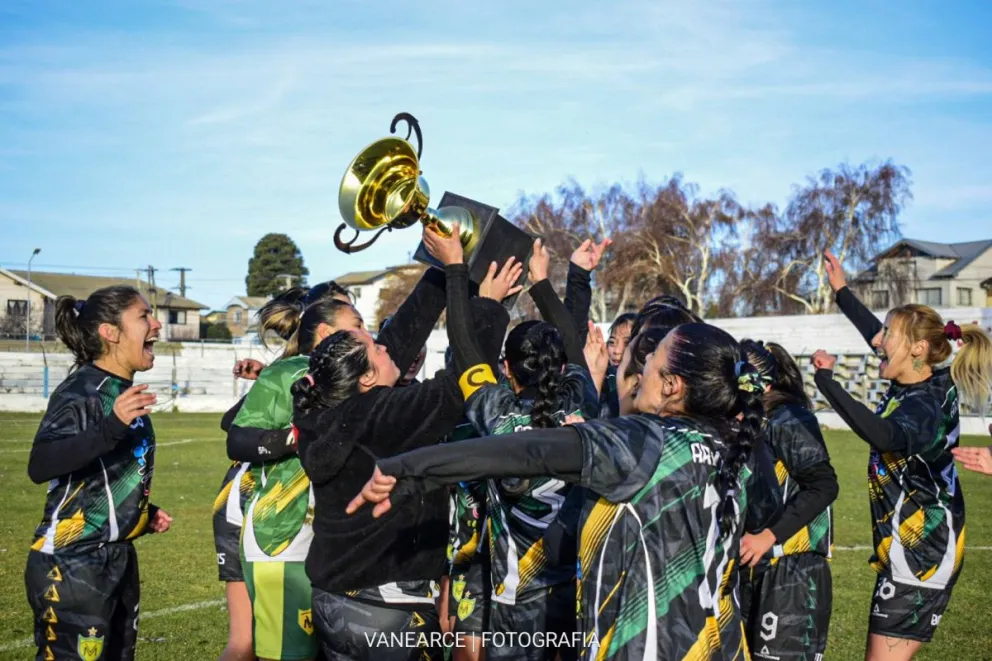 Arco Iris celebró el primer titulo luego de varias finales perdidas. Foto: Vane Arce - Lifuba