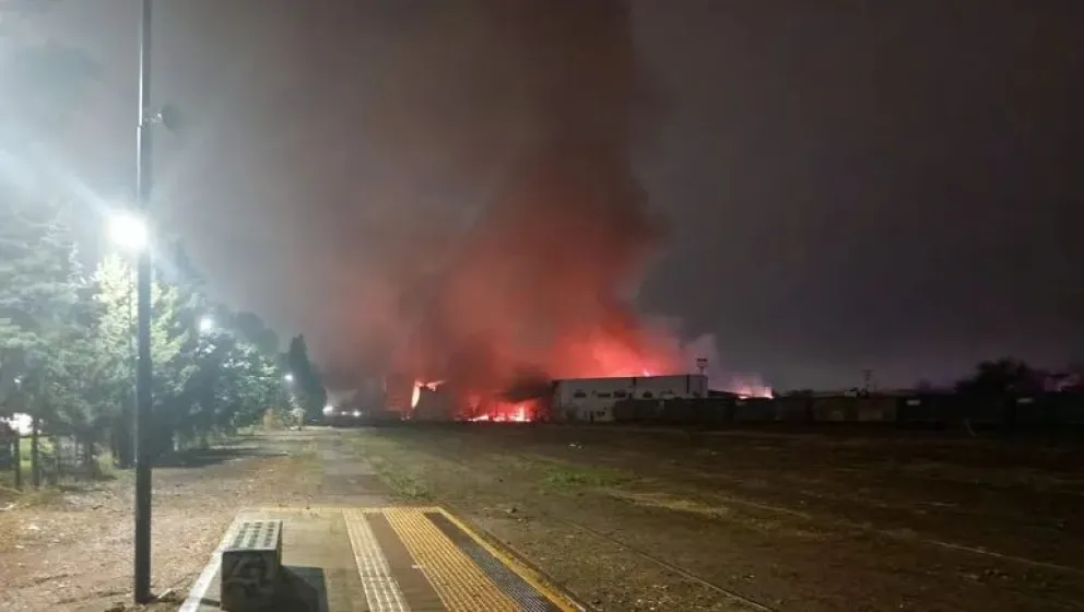 El incendio se reportó pasadas las 3 de la mañana.