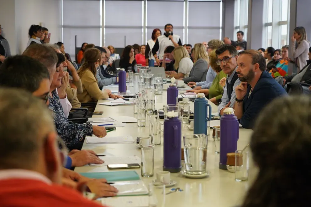 La visita de integrantes de UnTER a la Legislatura fue este lunes 1 de junio. Foto: gentileza.
