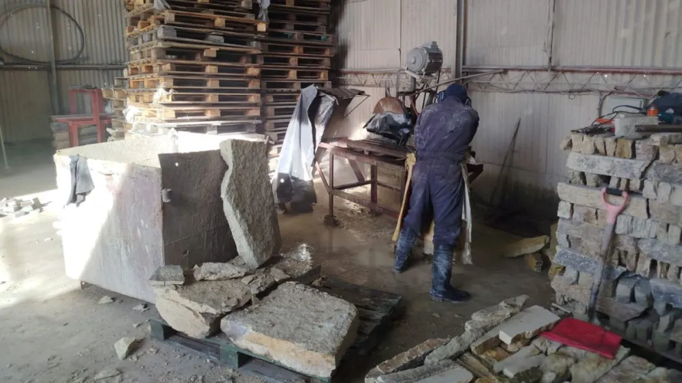 Los controles técnicos se desarrollaron específicamente en las canteras del denominado Lote 77, ubicadas a unos siete kilómetros al oeste de Los Menucos.