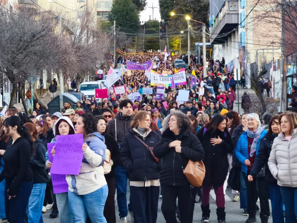 11 años después, la calle sigue siendo el lugar de reunión de miles de mujeres. Fotos ANB