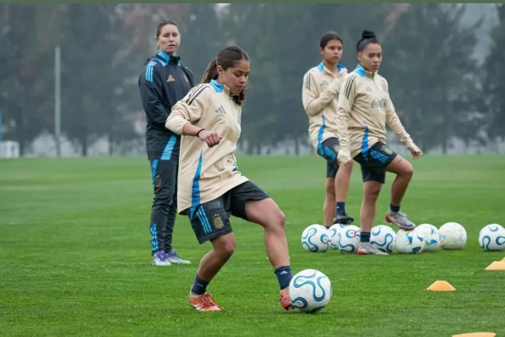 Narela, entrenando en el predio "Lionel Messi". Una hermosa experiencia. Fotos: gentileza.