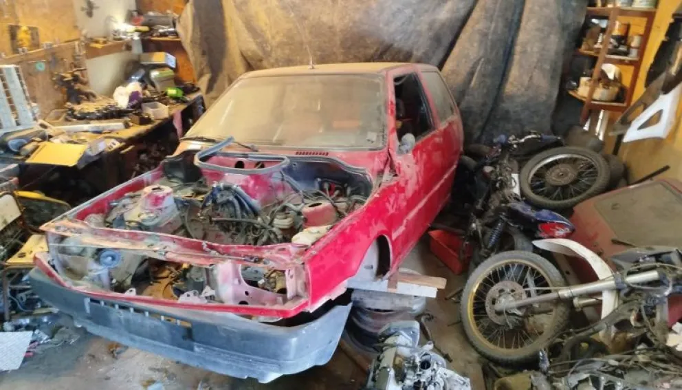 El Fiat Uno hallado durante el allanamiento había sido denunciado como robado en noviembre de 2025. Foto archivo gentileza