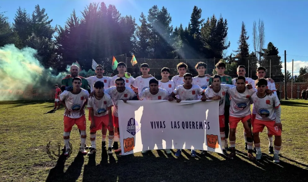 El "Naranja" salvó un empate en casa e irá a Río Colorado por el pase a la final. Foto: facebook Puerto Moreno.