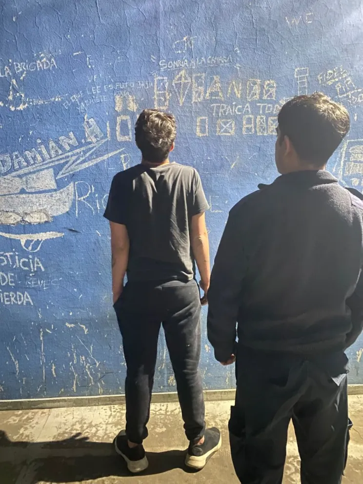 Lo atraparon discutiendo con un taxista al que se negaba a pagar.
