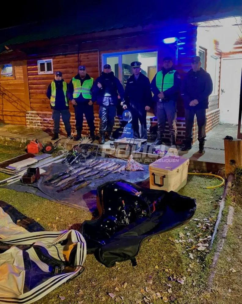 olo uno de los dos ocupantes tenía permiso habilitante para la pesca deportiva. Foto: Policía de Neuquén.