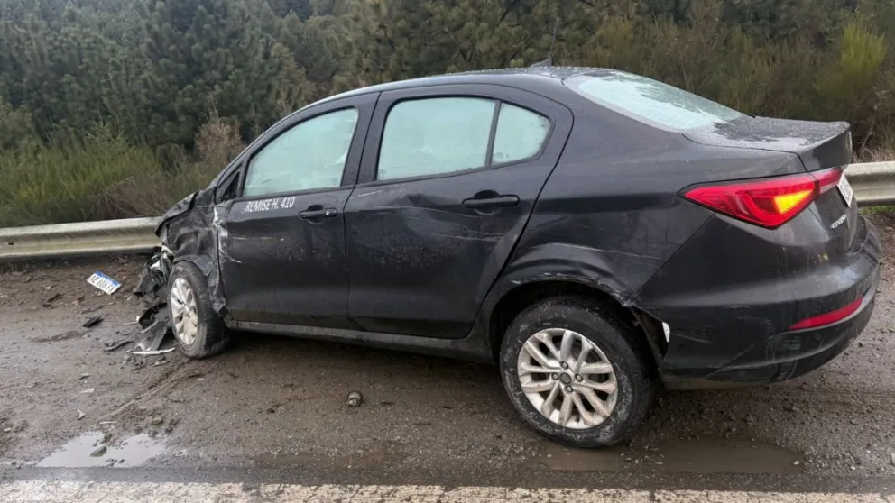 Uno de los autos involucrados pertenece a una empresa de remisse. Foto gentileza 