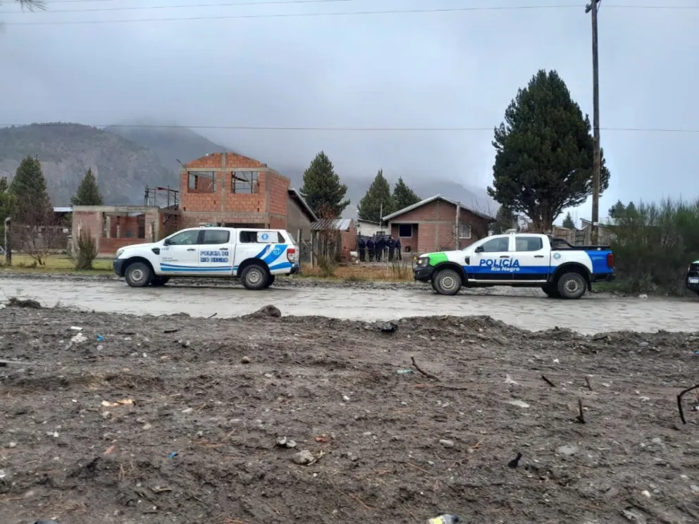 El allanamiento arrojo resultado positivo con una importante cantidad de municiones encontradas. Foto gentileza 