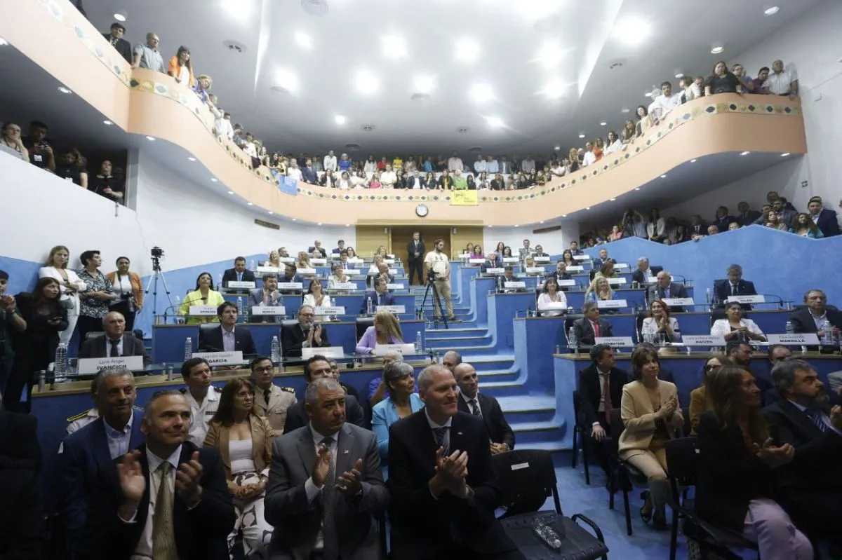 Regulación del uso de celulares e inteligencia artificial en aulas de Río Negro