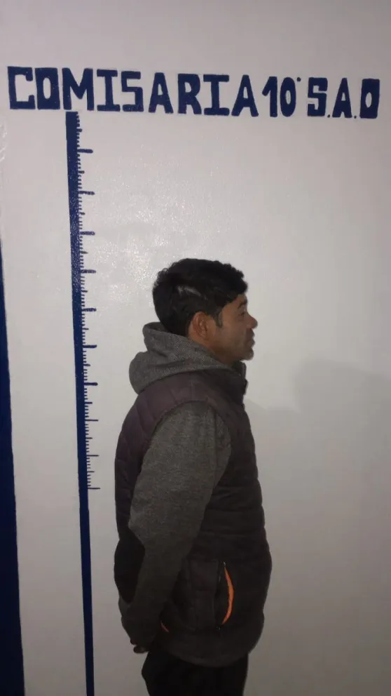 El detenido quedó imputado por lesiones, daños y violación de domicilio.