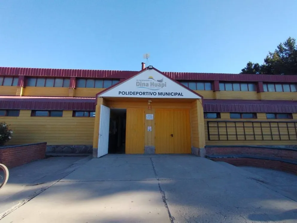 El polideportivo de Dina Huapi será el lugar de encuentro de los seleccionados. Foto gentileza 