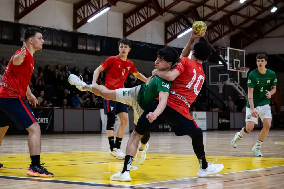En masculino, Ferro Carril Oeste ganó su semifinal e irá por el título. Fotos: Prensa CAH.