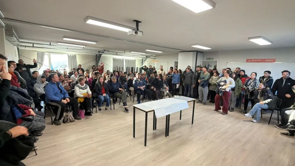 La reunión se realizó en el SUM del Polivalente. Foto: Municipalidad de Bariloche.