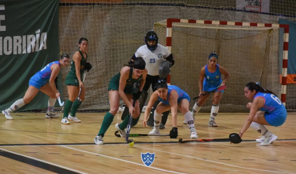 PARTIDAZO! el que ofrecieron las damas de primera división de San Esteban y Pehuenes. Foto: José Luis Reybaud. 